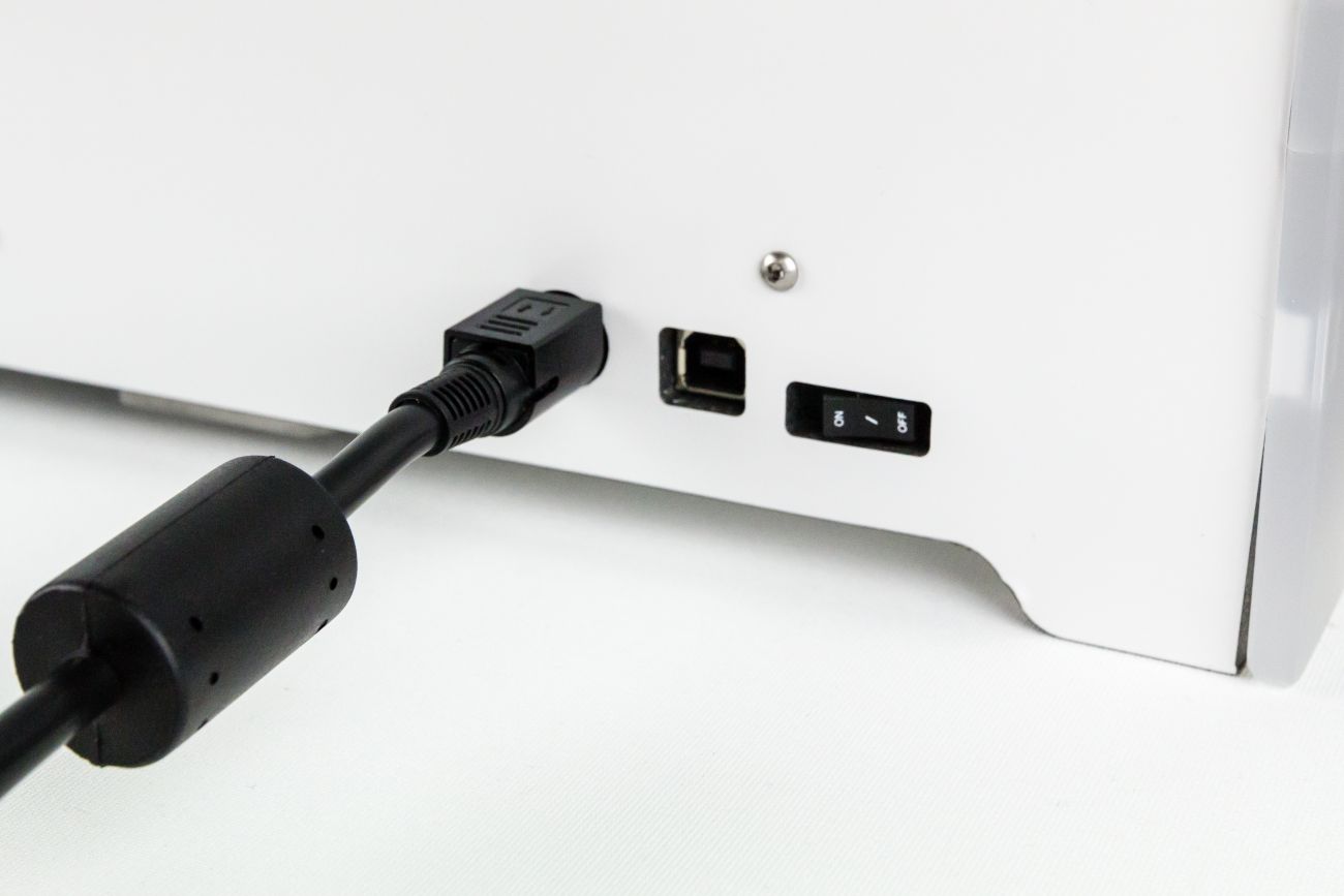 How-to-plug-in-power-cord-Ultimaker-2-Plus.jpg